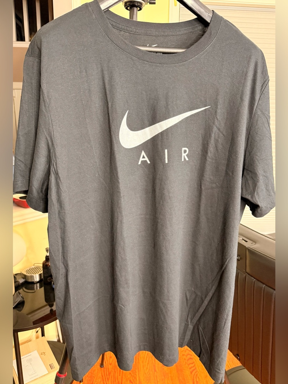 Beautiful Nike Air Men's Black Graphic
T-Shirt!!! - Picture 4 of 7